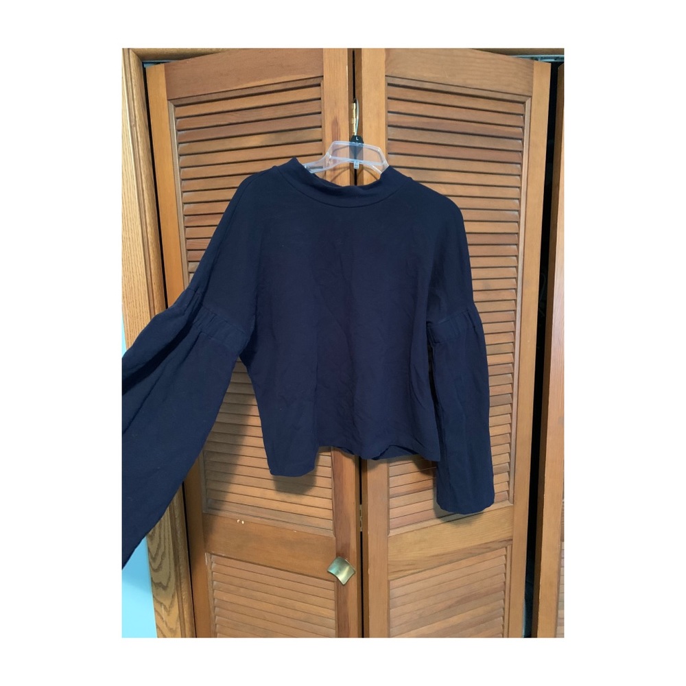 Wide sleeved sweater